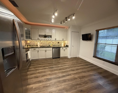8953 Nw 23rd Street - Photo Thumbnail 10