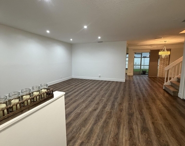 8953 Nw 23rd Street - Photo Thumbnail 4