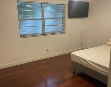 202 Lucerne Avenue - Photo Thumbnail 8
