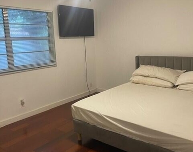 202 Lucerne Avenue - Photo Thumbnail 7