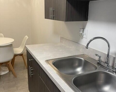 202 Lucerne Avenue - Photo Thumbnail 2