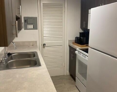 202 Lucerne Avenue - Photo Thumbnail 12