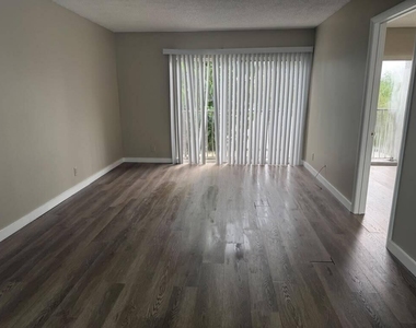 8600 N Sherman Circle - Photo Thumbnail 6