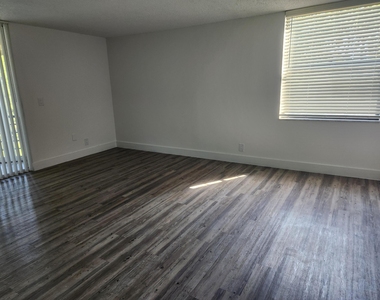 3100 N Pine Island Road - Photo Thumbnail 8