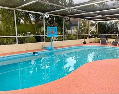 122 Riomar Drive - Photo Thumbnail 14