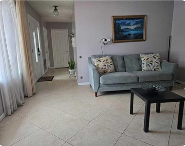 122 Riomar Drive - Photo Thumbnail 3