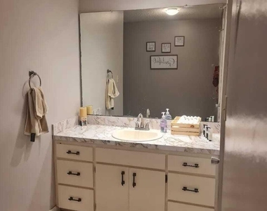 122 Riomar Drive - Photo Thumbnail 9