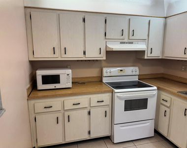 2860 Somerset Drive - Photo Thumbnail 16