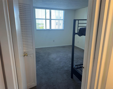 2860 Somerset Drive - Photo Thumbnail 40