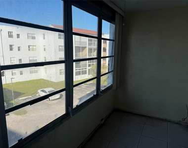 2860 Somerset Drive - Photo Thumbnail 24