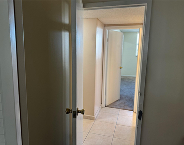 2860 Somerset Drive - Photo Thumbnail 37