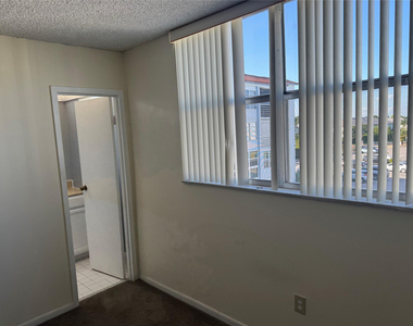 2860 Somerset Drive - Photo Thumbnail 44
