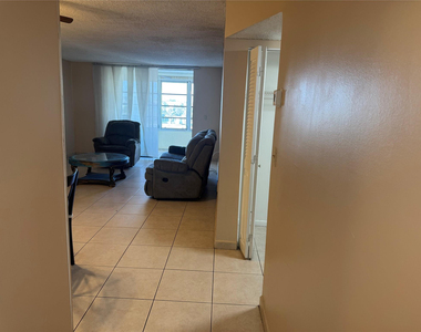 2860 Somerset Drive - Photo Thumbnail 19