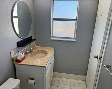 2860 Somerset Drive - Photo Thumbnail 47