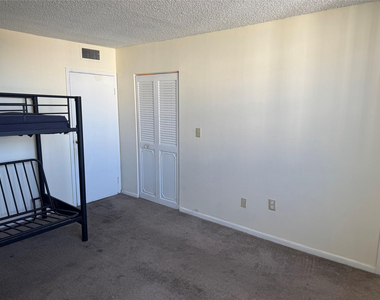 2860 Somerset Drive - Photo Thumbnail 43