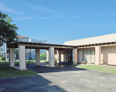 2860 Somerset Drive - Photo Thumbnail 2