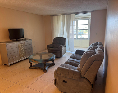 2860 Somerset Drive - Photo Thumbnail 21