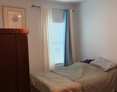 5250 Oakland Lake Circle - Photo Thumbnail 11