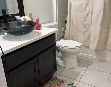 5250 Oakland Lake Circle - Photo Thumbnail 13