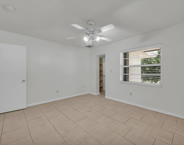 2302 Sunrise Boulevard - Photo Thumbnail 14