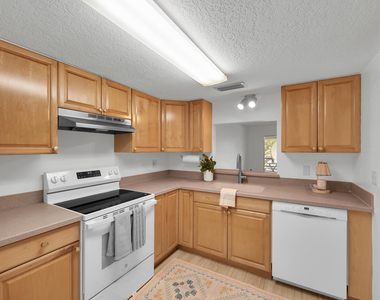 2302 Sunrise Boulevard - Photo Thumbnail 4