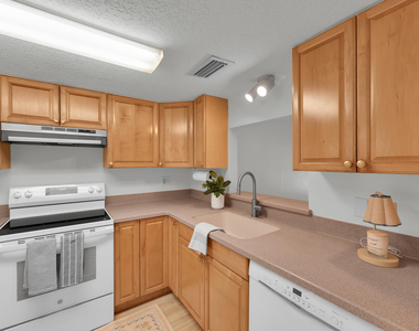2302 Sunrise Boulevard - Photo Thumbnail 3