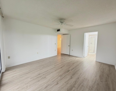 2581 Village Boulevard - Photo Thumbnail 17