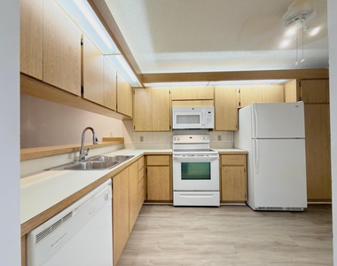 2581 Village Boulevard - Photo Thumbnail 12