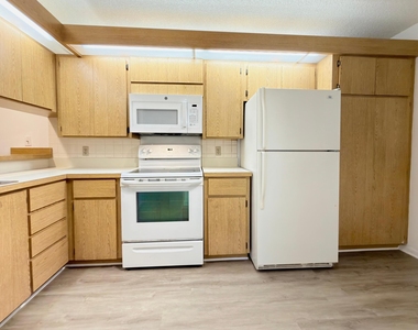 2581 Village Boulevard - Photo Thumbnail 2