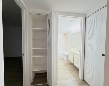 2581 Village Boulevard - Photo Thumbnail 14