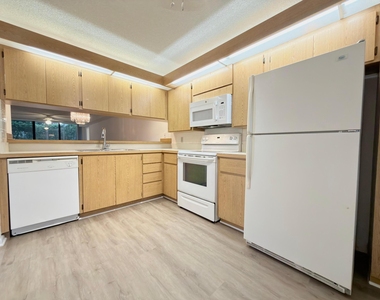 2581 Village Boulevard - Photo Thumbnail 16