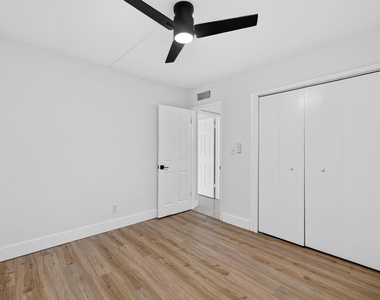 1821 Middle River Drive - Photo Thumbnail 15