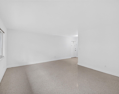 1821 Middle River Drive - Photo Thumbnail 2