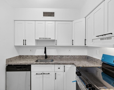 1821 Middle River Drive - Photo Thumbnail 6
