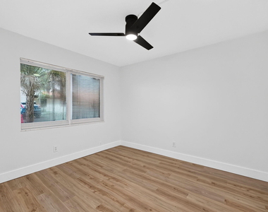 1821 Middle River Drive - Photo Thumbnail 14