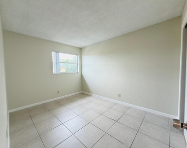 200 Croton Avenue - Photo Thumbnail 11