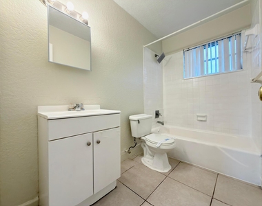 200 Croton Avenue - Photo Thumbnail 4
