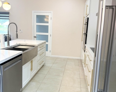 12390 Boneventure Drive - Photo Thumbnail 9
