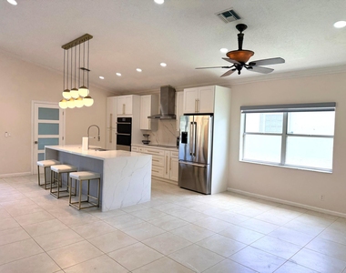 12390 Boneventure Drive - Photo Thumbnail 2