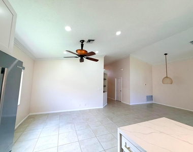 12390 Boneventure Drive - Photo Thumbnail 4