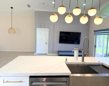 12390 Boneventure Drive - Photo Thumbnail 10