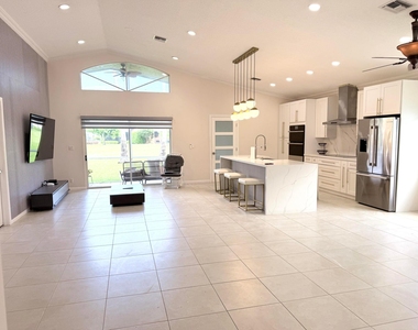 12390 Boneventure Drive - Photo Thumbnail 1