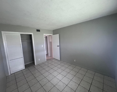 1321 Nw 43rd Avenue - Photo Thumbnail 5