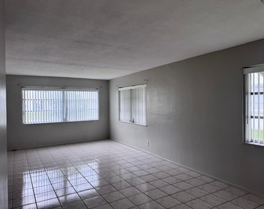 1321 Nw 43rd Avenue - Photo Thumbnail 3