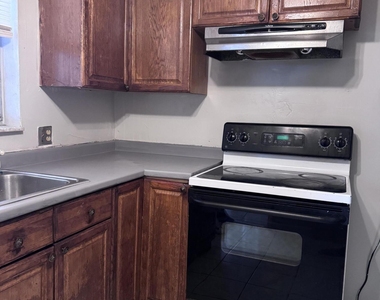 1321 Nw 43rd Avenue - Photo Thumbnail 2