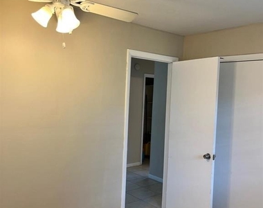 1851 Sw 25th Street - Photo Thumbnail 3