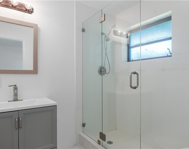 2161 Ne 35th Street - Photo Thumbnail 12