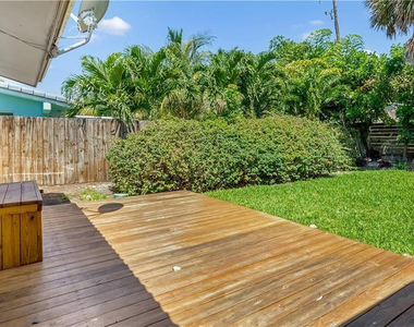 2161 Ne 35th Street - Photo Thumbnail 16