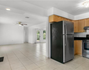 2161 Ne 35th Street - Photo Thumbnail 5