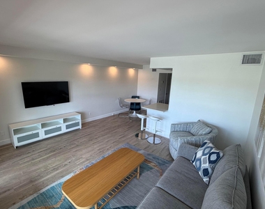 4836 Ne 23rd Avenue - Photo Thumbnail 6